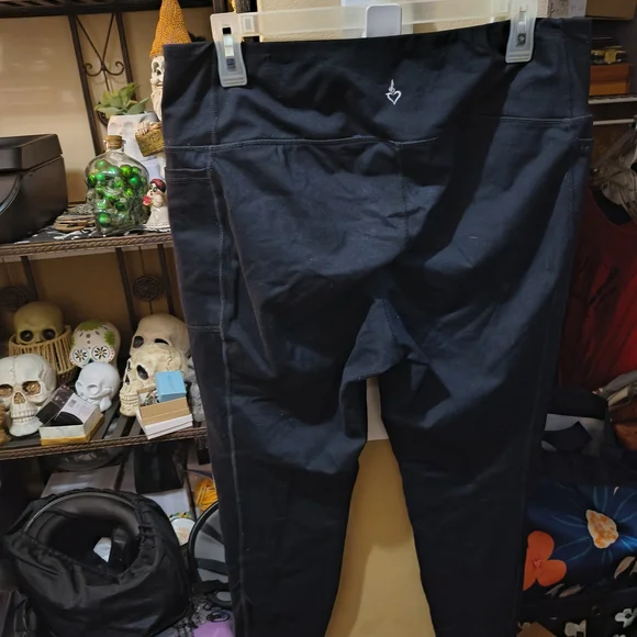 Set Of 3 Pair Of Leggings POP Fit Torrid  Black Red Activewear - Picture 9 of 10